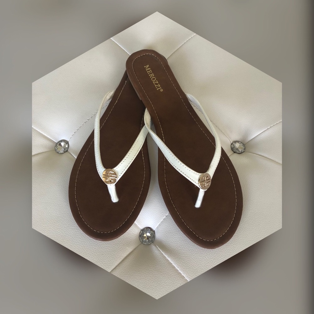 Brand new in 📦 white and gold sandals